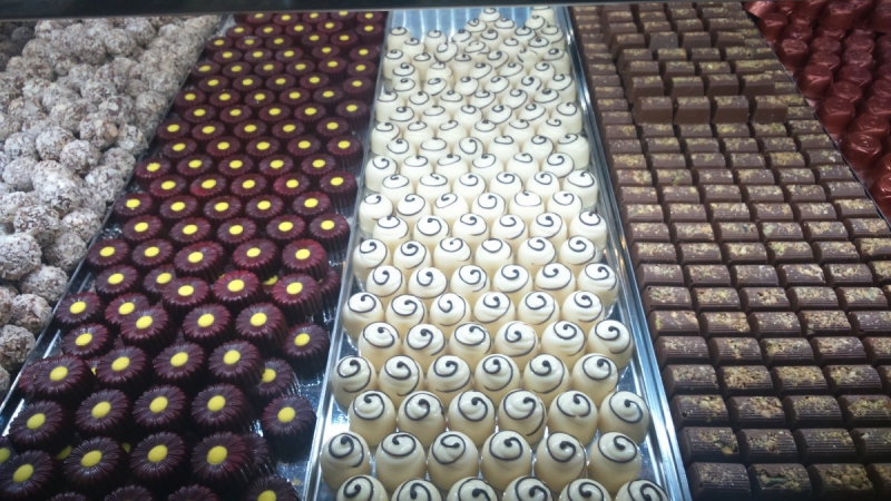 boutique-LE CASTELLET-min_chocolates_milk_chocolate_white_chocolate_truffles_candy_food_treat_cacao-1213769